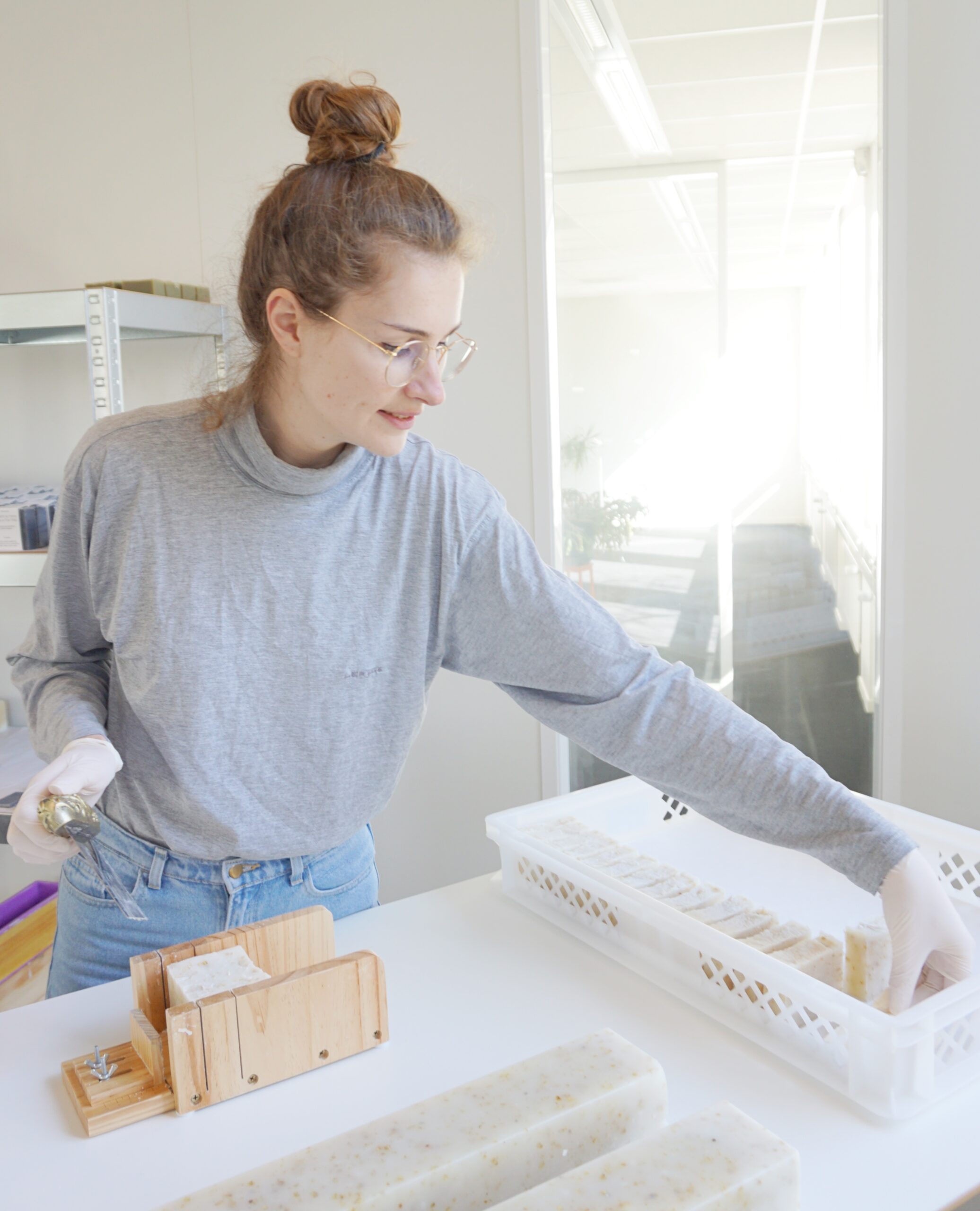 Profiles: Het Zeeplokaal – ”Thuis in een bakblik zeep maken, zo is het begonnen.”