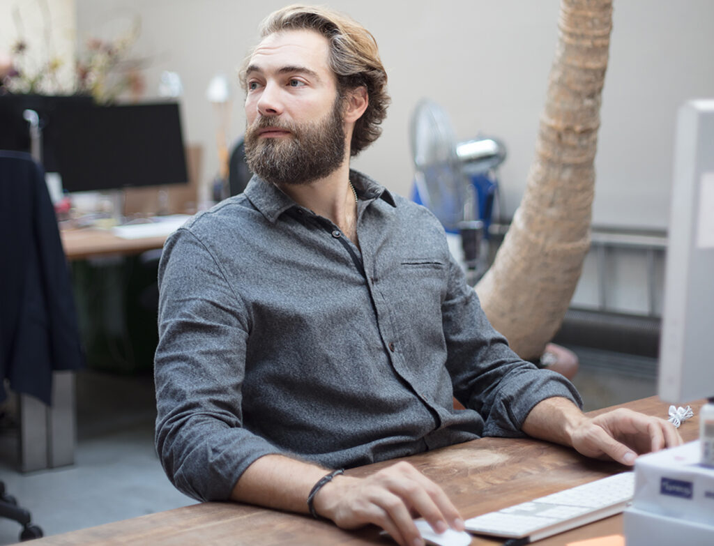 “Werk met mensen die iets doen waar je in gelooft” – Kim Lewis