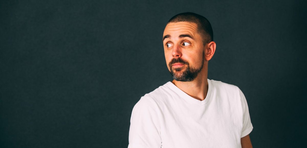 Profiles: Wouter Monden – Één microfoon en een hoge dosis humor