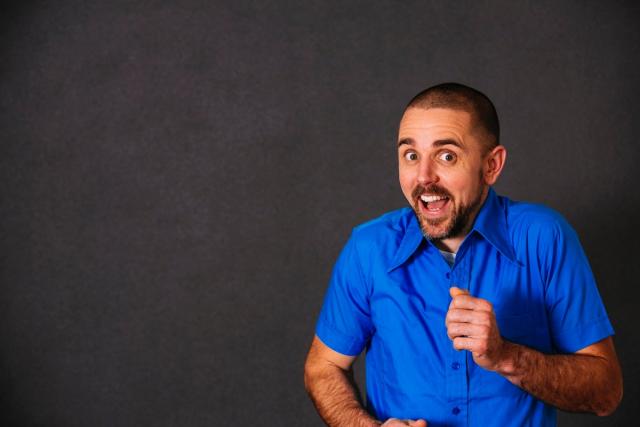 Profiles: Wouter Monden – Één microfoon en een hoge dosis humor